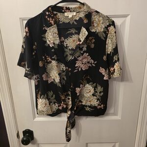 Monteau Black Floral Tie-Front Short Sleeve Button-Down Top